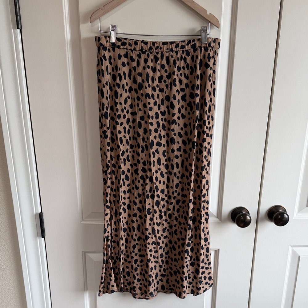 GAP Tan and Black Spotted Midi Skirt